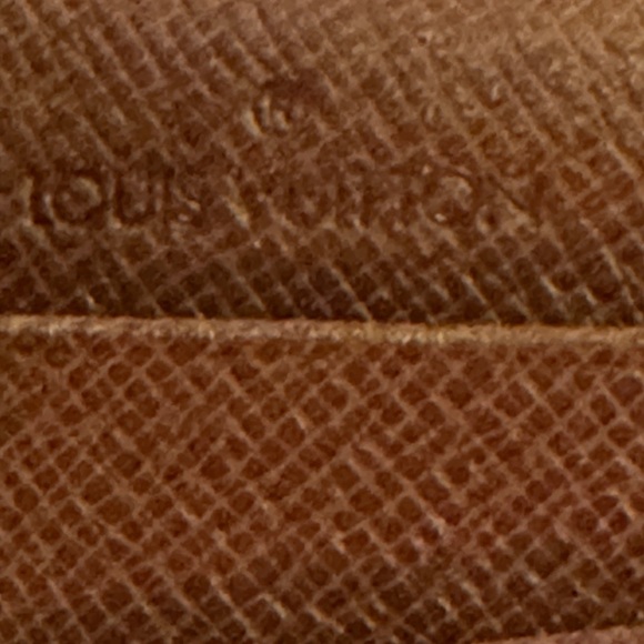 Vintage Louis Vuitton Bi-fold wallet. - Picture 8 of 16